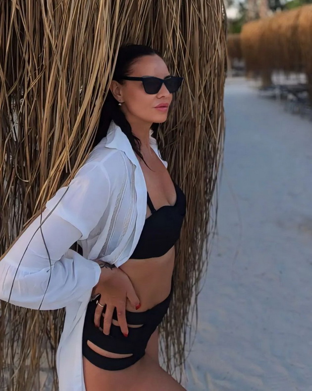 svetlana-crnokrak-vo-bikini-darko-velkovski-proslavi-rodenden-so-dvata-sina-shto-pravat-makedonskite-dzvezdi-na-instagram-09.jpg