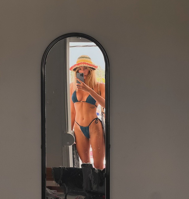 manekenkata-bojana-nushkova-zgodna-na-plazha-pozira-vo-tanga-bikini-gordo-gi-pokazhuva-striite-foto-02_1.jpg