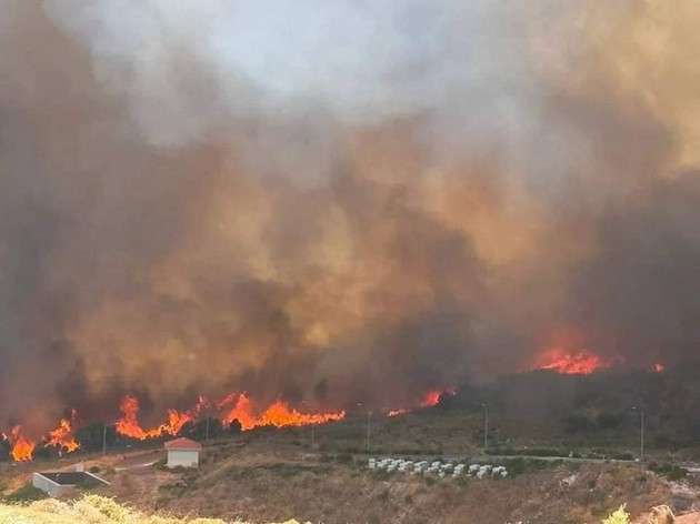 apokaliptichni-sceni-od-grcija-pozhari-na-ostrovite-hios-i-kos-turistite-spijat-na-fudbalski-stadion-foto-video-6.jpg
