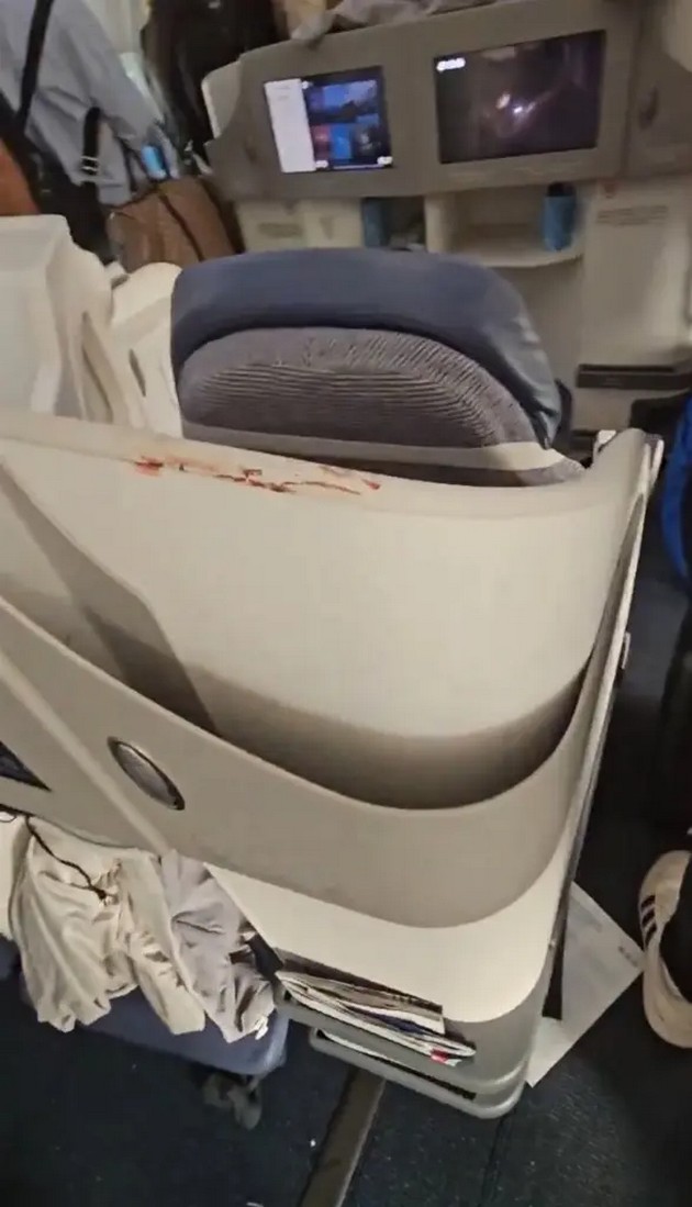 mazh-zaglaven-vo-delot-za-rachen-bagazh-vo-avion-po-intenzivni-turbulencii-patnicite-bez-pojas-bukvalno-izletaa-od-sedishtata-05.jpg