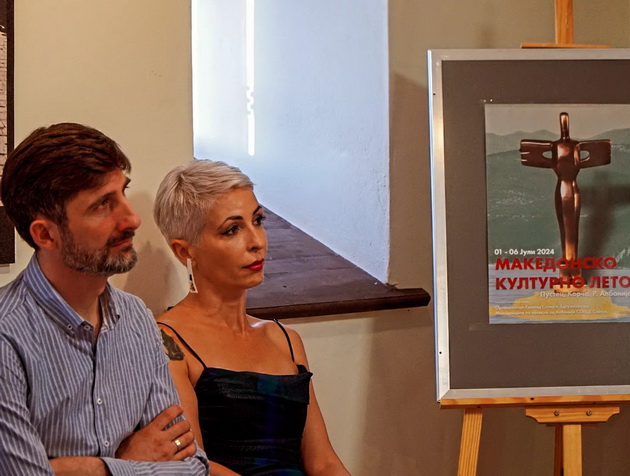 bravo-andrijana-janevska-vo-pustec-9-godini-gi-sobirala-makedonskite-pesni-ottamu-pa-gi-sobra-vo-edna-kniga-09_copy.jpg