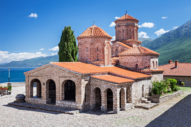 legendi-za-nastanuvanjeto-na-manastirot-sveti-naum-imale-natprevar-so-sveti-kliment-muslimani-ja-izgradile-kambanata-02.jpg