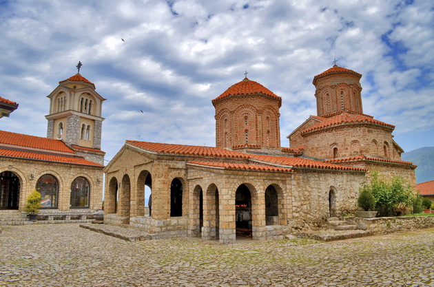 legendi-za-nastanuvanjeto-na-manastirot-sveti-naum-imale-natprevar-so-sveti-kliment-muslimani-ja-izgradile-kambanata-04.jpg