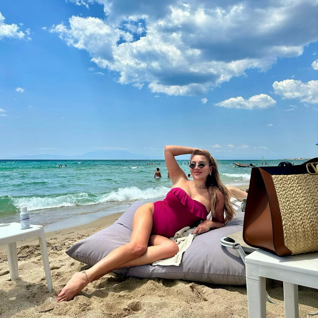 elena-najdoski-glamurozna-na-svadba-pancho-od-dnk-so-perika-shto-pravat-makedonskite-dzvezdi-na-instagram-06.jpg