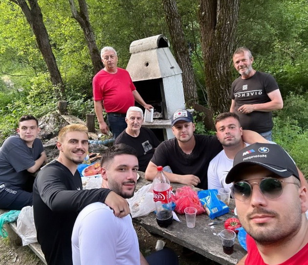 elena-najdoski-glamurozna-na-svadba-pancho-od-dnk-so-perika-shto-pravat-makedonskite-dzvezdi-na-instagram-15.jpg