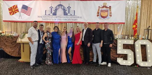 tatjana-lazarevska-so-semejstvoto-na-shetanje-vo-sad-novica-topi-chvarki-im-peat-na-makedonskite-iselenici-_23.jpg
