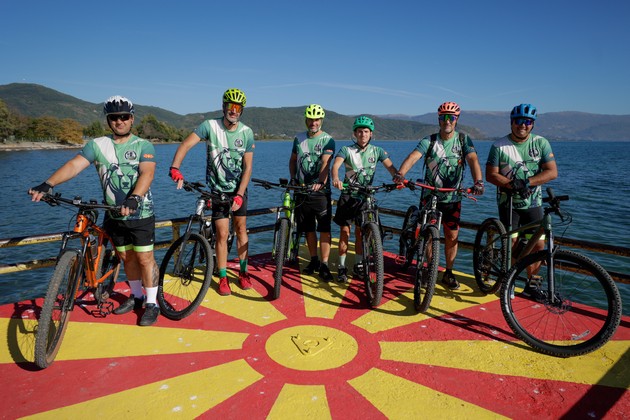 prodolzhuva-vlozhuvanjeto-vo-sportot-mozzart-donirashe-oprema-na-velosipedistite-od-mtb-karaula-04.JPG