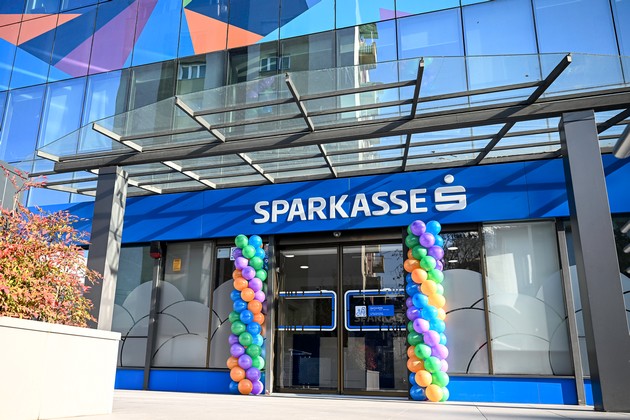 otvorena-renoviranata-ekspozitura-centrala-na-shparkase-banka-02.JPG