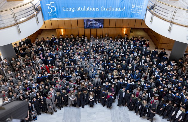 povekje-od-400-diplomirani-studenti-na-ceremonijata-za-dodeluvanje-diplomi-na-evropskiot-kampus-na-univerzitetot-jork-siti-koledzh-vo-solun-01.JPG