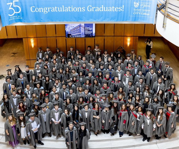 povekje-od-400-diplomirani-studenti-na-ceremonijata-za-dodeluvanje-diplomi-na-evropskiot-kampus-na-univerzitetot-jork-siti-koledzh-vo-solun-04.JPG
