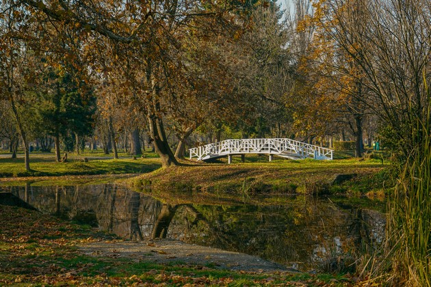 vozobnoveni-19-mostovi-vo-gradski-park-i-renoviran-halk-kornerot-vo-leptokarija-04.JPG