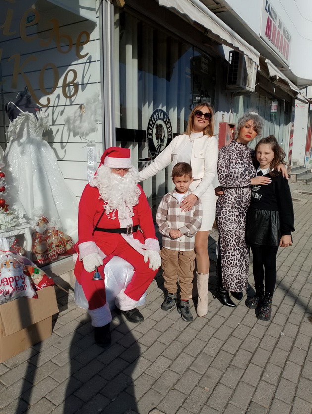 atelje-jakov-i-mm-fit-od-prilep-podelija-paketchinja-na-dechinjata-od-samohrani-majki-04.jpg