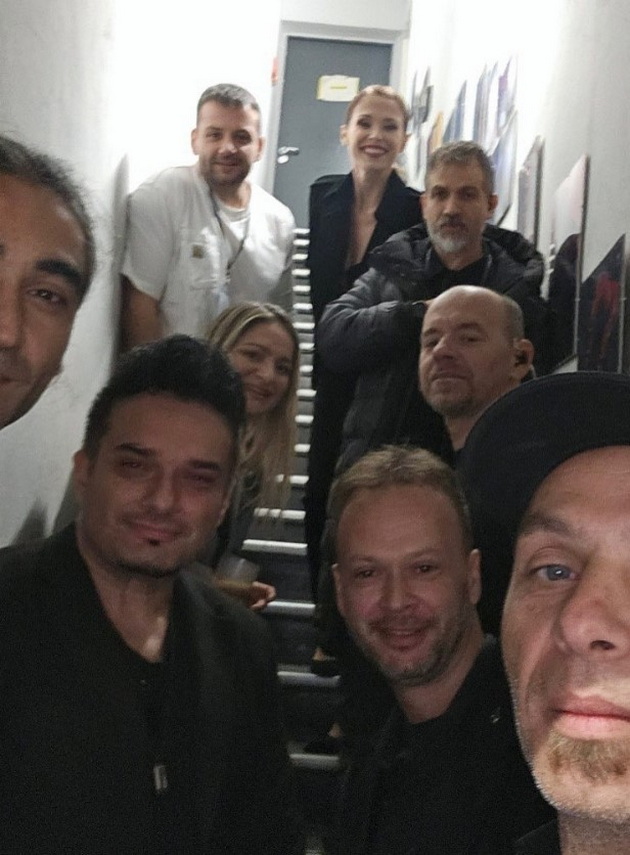 karolina-gocheva-vo-izdanie-kakvo-retko-ja-gledame-patuva-so-bendot-pie-chaj-i-se-podgotvuva-za-na-scena-15.jpg