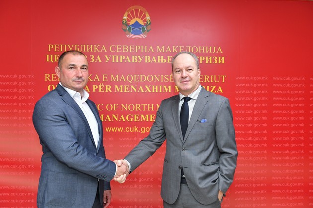 celosno-opremeni-tri-teritorijalni-protivpozharni-edinici-donacija-od-stopanska-banka-01.JPG