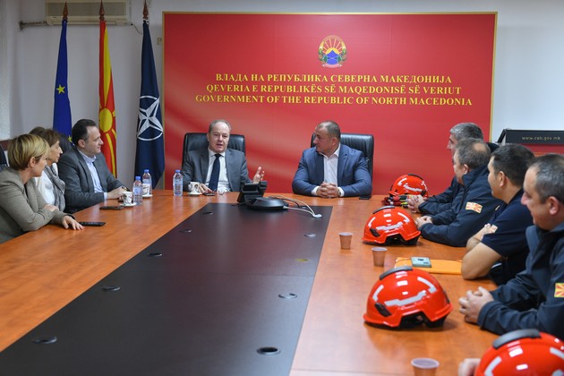 celosno-opremeni-tri-teritorijalni-protivpozharni-edinici-donacija-od-stopanska-banka-02.JPG