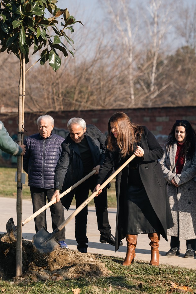 doma-e-poubavo-so-noviot-magnolija-park-donirani-80-zreli-sadnici-vo-gradskiot-park-03.JPG