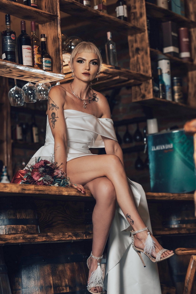 d-r-maja-a-viktorijoski-e-specijalist-pedijatar-dama-so-vpechatliv-moden-stil-tetovazhi-i-strast-za-joga-i-crtanje-35.jpeg