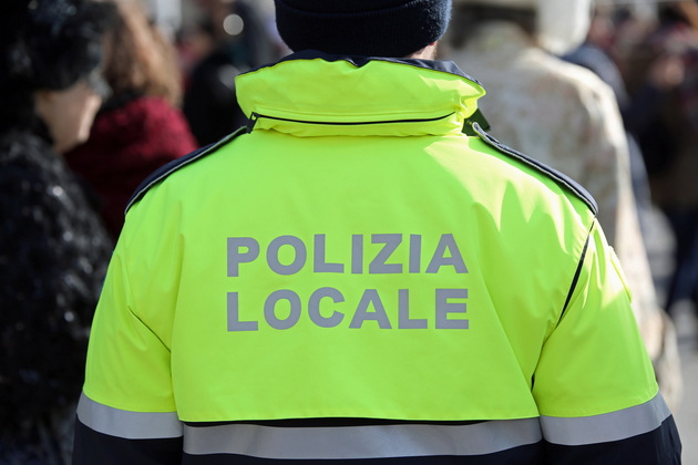 i-vo-makedonija-izmamnici-se-javuvaat-na-postari-lica-i-gi-lazhat-deka-deteto-im-imalo-soobrakjajka-babichka-vo-italija-im-odrzha-lekcija-04_copy.jpg
