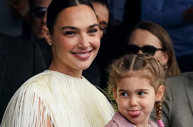 ova-ne-e-normalno-gal-gadot-ja-baknuva-kjerka-si-vo-usta-pa-stana-meta-na-kritiki-02.jpg