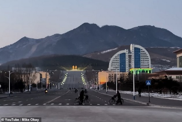 bev-vo-severna-koreja-kako-turist-kim-dzhong-un-go-gledaat-kako-bog-ne-smeev-sam-da-odam-ni-do-toalet-8.JPG