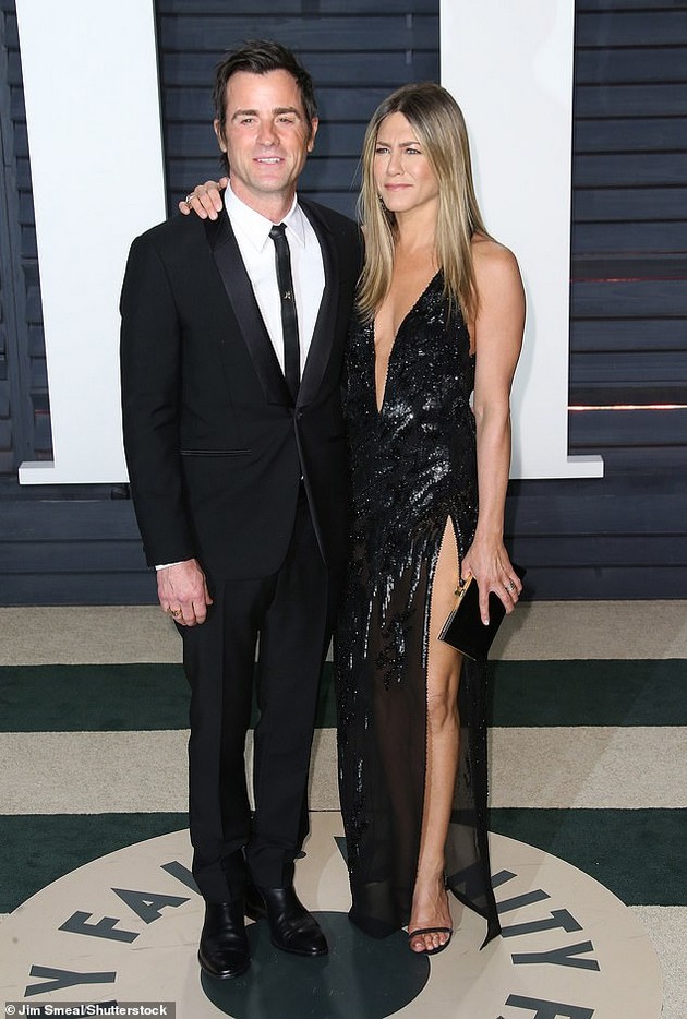 dzhenifer-aniston-na-vechera-so-pedro-paskal-po-tajnata-svadba-na-bivshiot-soprug-ne-beshe-seedno-2.JPG