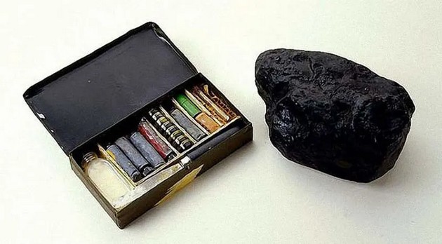 kako-od-film-za-dzhejms-bond-ludi-shpionski-oruzhja-od-studenata-vojna-3.JPG