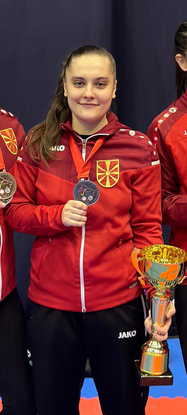 makedonka-megju-najdobrite-vo-svetot-veronika-kostovska-so-novi-uspesi-05.JPG