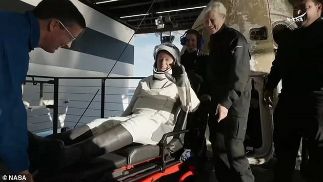 zaglavenite-astronauti-se-vratija-na-zemjata-ne-mozhat-da-odat-sami-mozhe-da-imaat-problemi-so-srceto-i-vidot-08.JPG