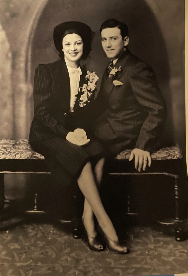 12-nevesti-koi-namesto-beli-venchanici-izbraa-unikatni-fustani-za-svojata-svadba-foto-07.jpg
