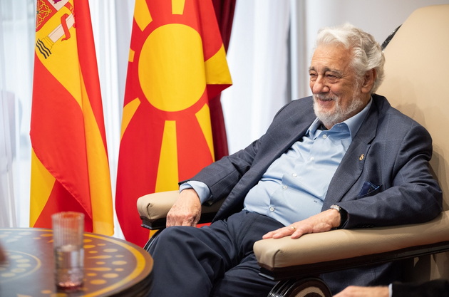 plasido-domingo-pristigna-vo-skopje-od-aerodrom-direktno-na-proba-05.jpg
