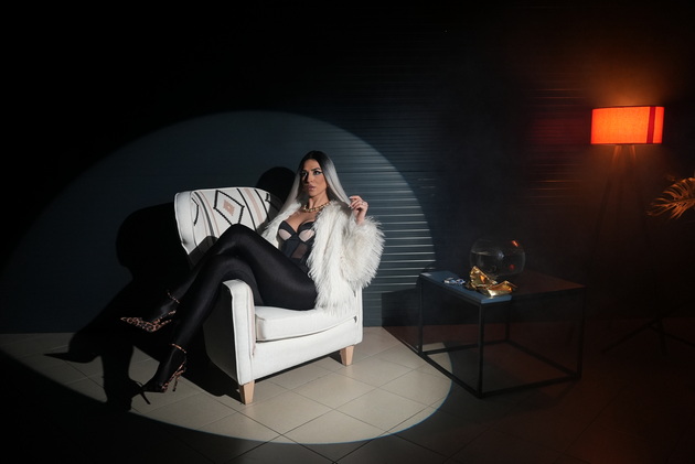 polina-taseva-go-pretstavi-svojot-najnov-videozapis-za-singlot-scena-02.JPG