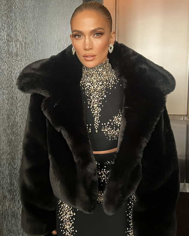 j-lo-seksapilna-na-nastan-so-kjerkata-so-momcheshki-stil-neodamna-ja-povrzuvaa-so-dechko-taa-e-nebinaren-rod-04.jpg