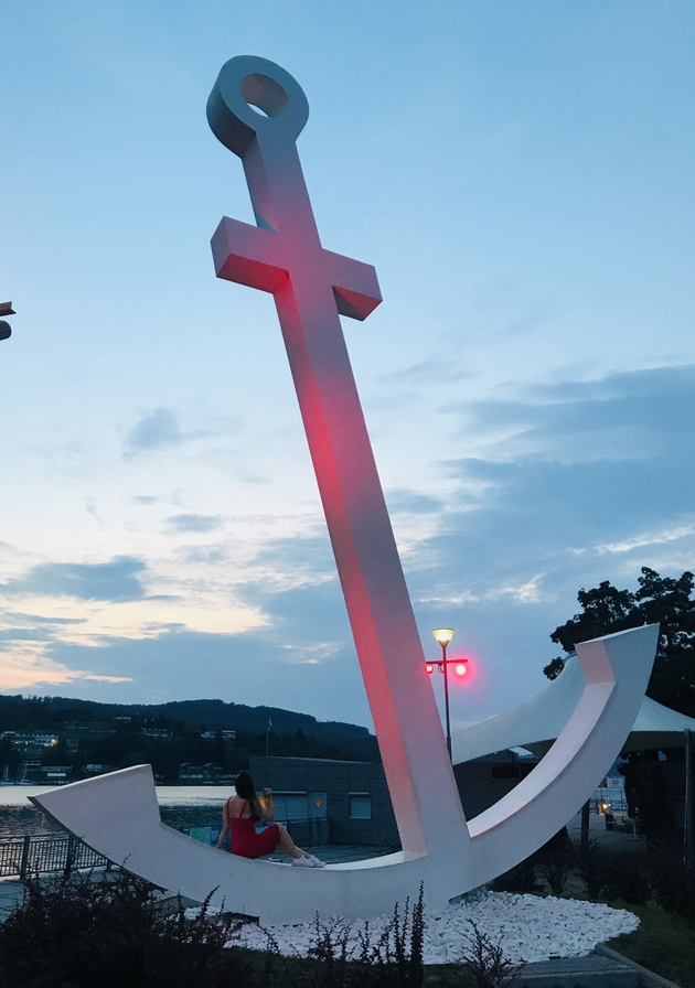 iskra-za-zhivotot-vo-brno-ako-dojdenec-stapi-vo-brak-so-cheh-doagja-ljubovna-policija-chesite-mrazat-pozdrav-so-gushkanje-10.jpeg
