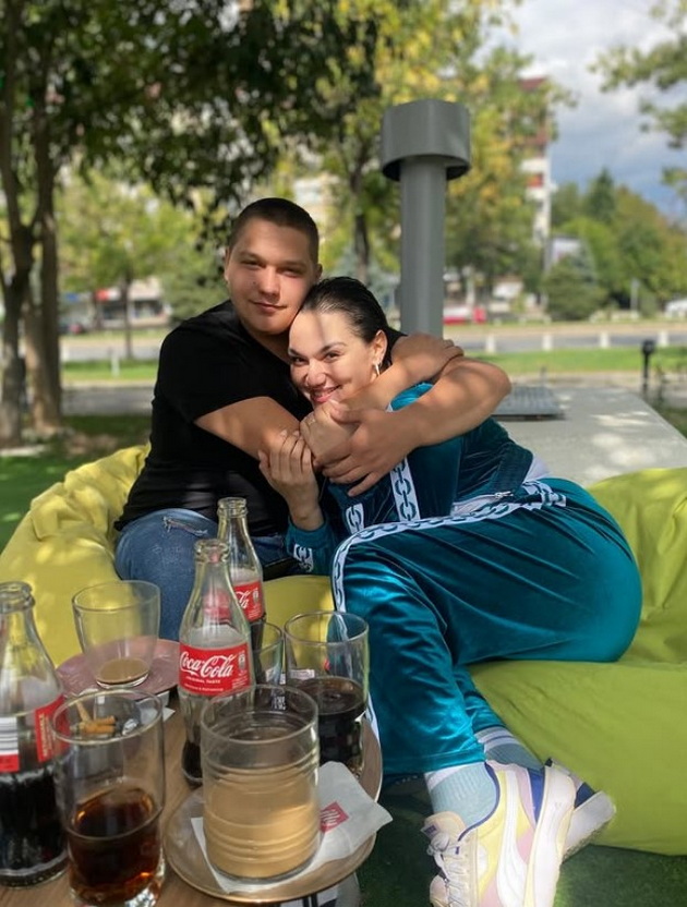 ivona-jo-mu-go-chestitashe-rodendenot-na-brat-i-22-fala-ti-shto-si-pred-s-chovek-ljudina-07.jpg