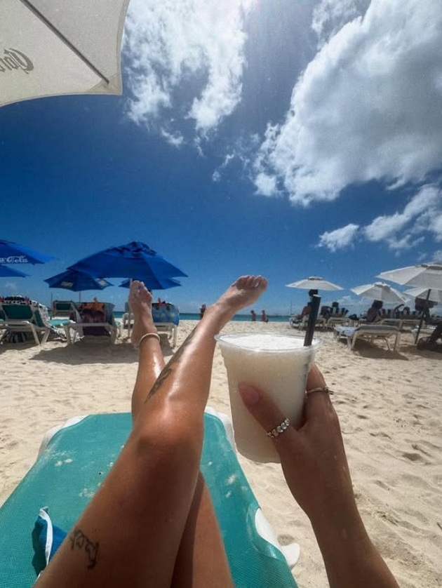 none-nedelkovska-so-nova-doza-fotki-od-rajot-na-zemjata-barbados-vo-minimalistichki-crni-bikini-18.jpg