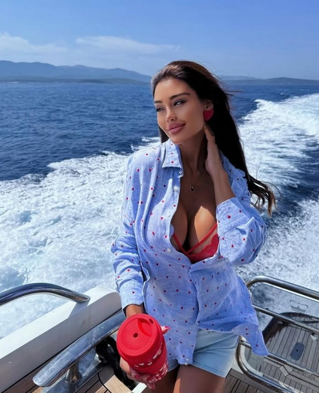 srbinka-so-plastichni-operacii-i-instagram-filtri-saka-da-izgleda-kako-kukla-18.jpg