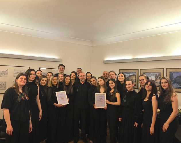 gran-pri-za-nashiot-orkestar-solisti-na-fmu-i-prof-m-r-sasho-tatarchevski-01.JPG