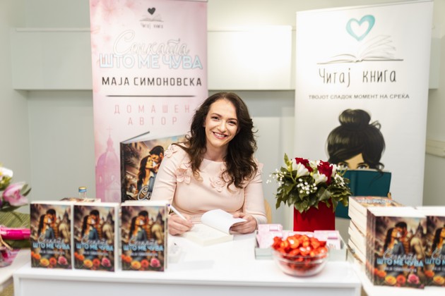 se-odrzha-promocijata-na-prvata-kniga-na-maja-simonovska-senkata-shto-me-chuva-01.JPG