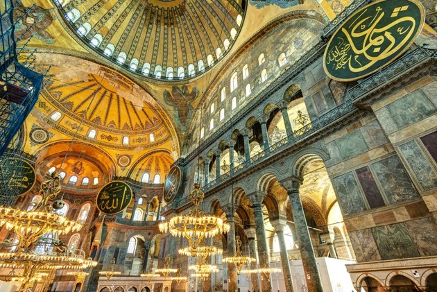 se-restavrira-poznatata-kupola-na-aja-sofija-vo-istanbul-objektot-ostanuva-otvoren-za-site-posetiteli-02.JPG