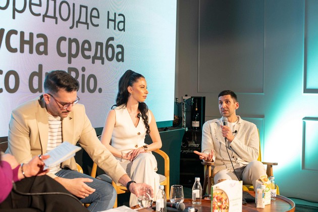 vkusna-sredba-so-dmbio-patuvanje-niz-vkusovite-na-prirodata-so-rechisi-100-ljubiteli-na-organskata-hrana-03.JPG