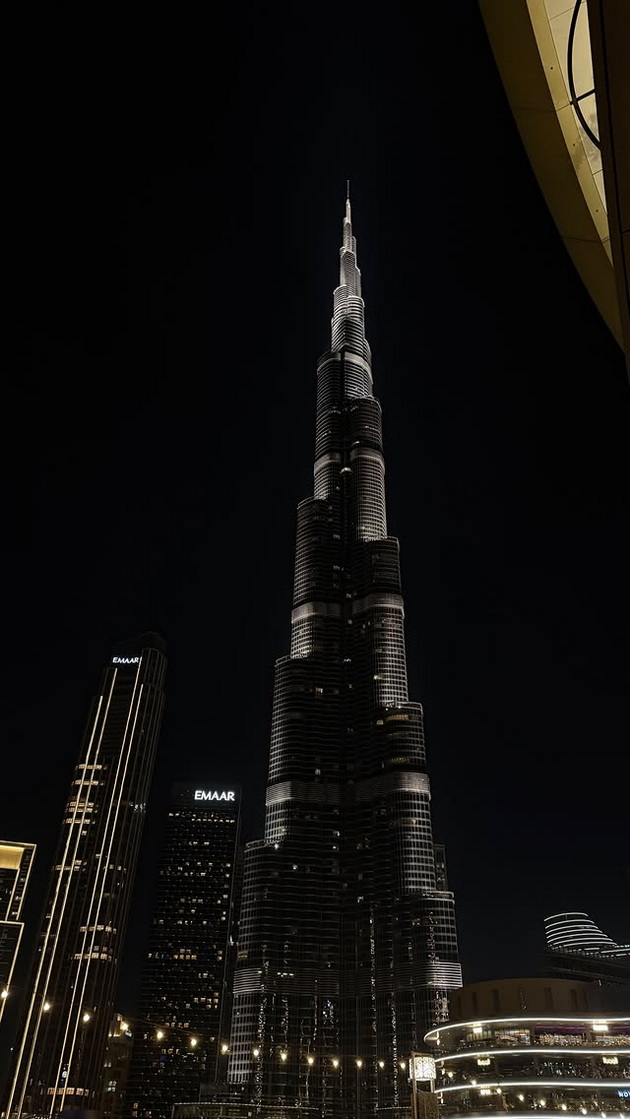 adelina-tahiri-na-odmor-so-soprugot-vo-dubai-stomachnite-muskuli-i-dolgite-noze-vo-preden-plan-05.jpg