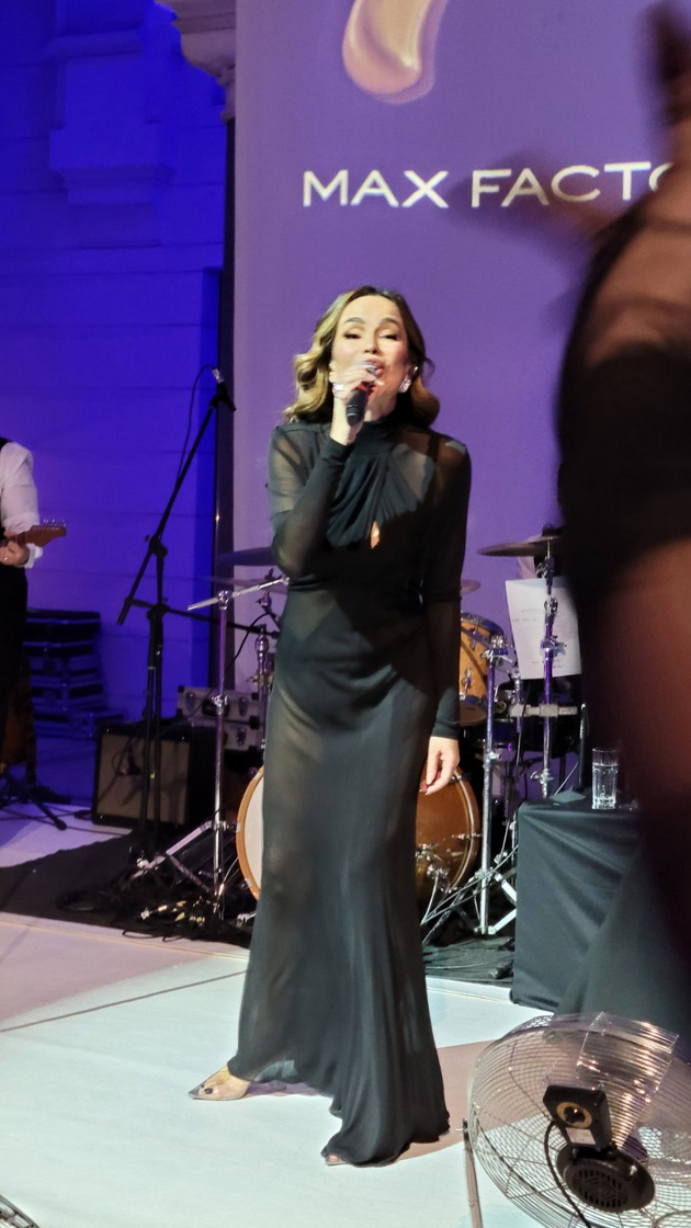 bev-na-intimen-koncert-na-severina-vo-saraevo-nikogash-ne-sum-ja-videla-posrekjna-i-potopla-na-scena-video-07.jpg