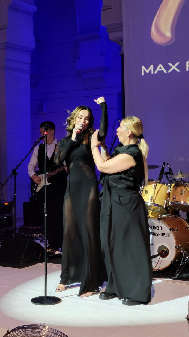 bev-na-intimen-koncert-na-severina-vo-saraevo-nikogash-ne-sum-ja-videla-posrekjna-i-potopla-na-scena-video-09.jpg