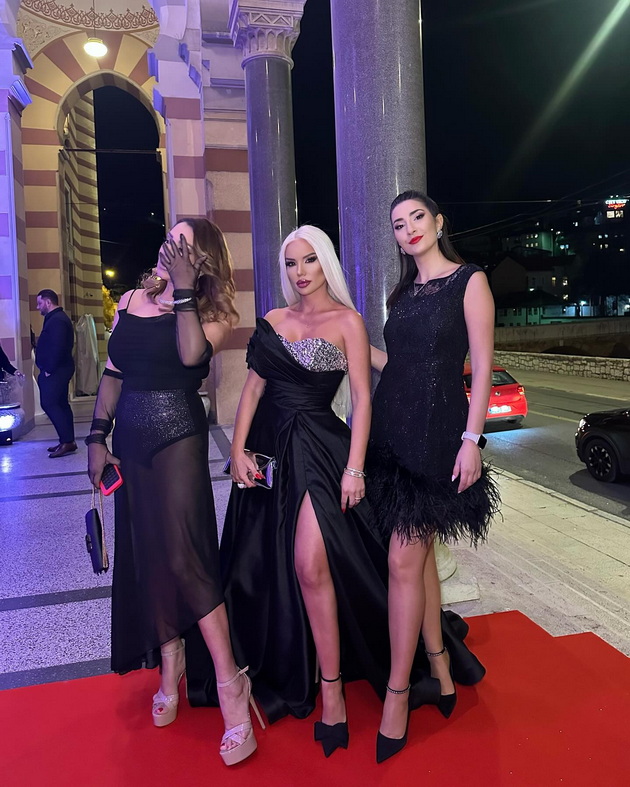 bev-na-intimen-koncert-na-severina-vo-saraevo-nikogash-ne-sum-ja-videla-posrekjna-i-potopla-na-scena-video-19.jpg