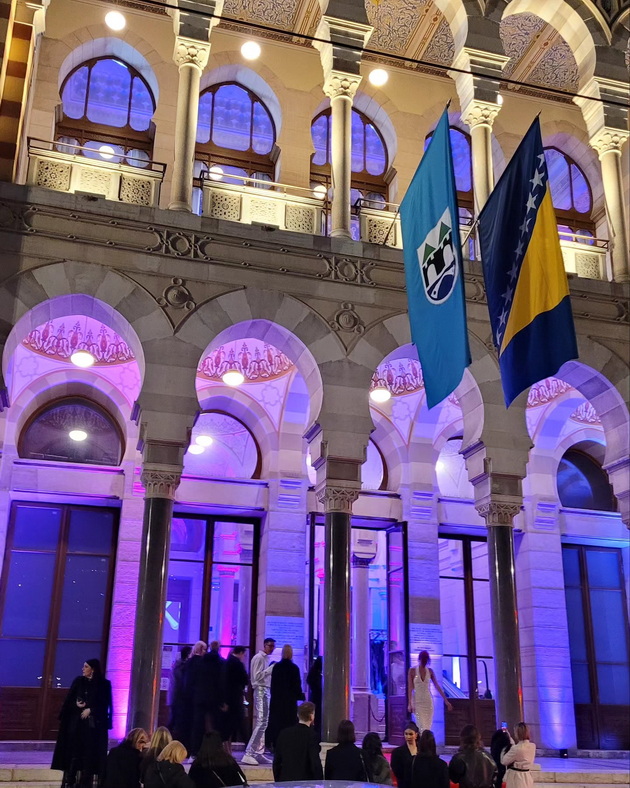 bev-na-intimen-koncert-na-severina-vo-saraevo-nikogash-ne-sum-ja-videla-posrekjna-i-potopla-na-scena-video-23.jpg