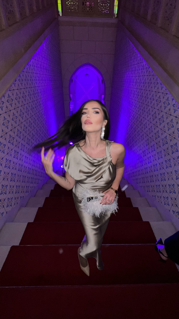 bev-na-intimen-koncert-na-severina-vo-saraevo-nikogash-ne-sum-ja-videla-posrekjna-i-potopla-na-scena-video-34.jpg