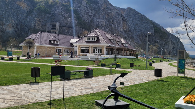 go-posetiv-zamokot-golubac-koj-e-na-5-chasa-vozenje-od-skopje-shto-me-impresionirashe-kaj-skapoceniot-kamen-na-srbija-06.jpg