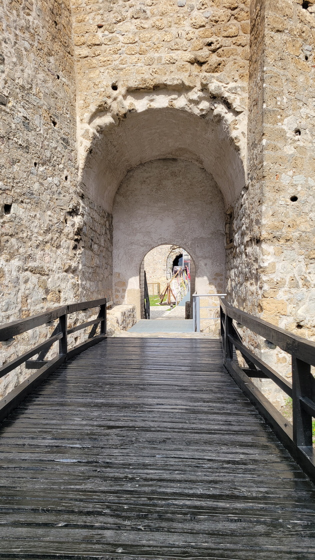 go-posetiv-zamokot-golubac-koj-e-na-5-chasa-vozenje-od-skopje-shto-me-impresionirashe-kaj-skapoceniot-kamen-na-srbija-12.jpg