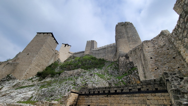 go-posetiv-zamokot-golubac-koj-e-na-5-chasa-vozenje-od-skopje-shto-me-impresionirashe-kaj-skapoceniot-kamen-na-srbija-14.jpg