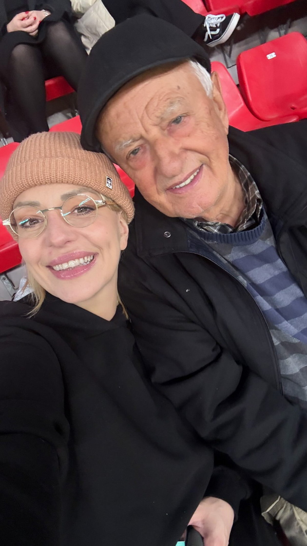 tijana-i-tamara-go-proslavija-80-tiot-rodenden-na-tatko-im-dedo-da-si-ni-zhiv-i-zdrav-03.jpg